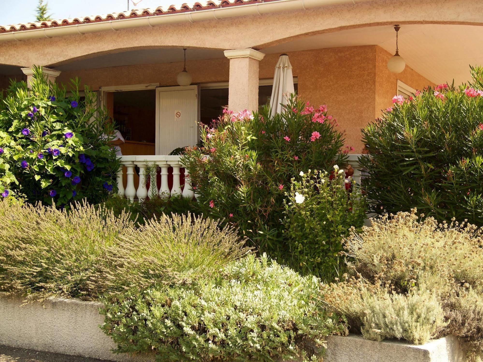 Hotel Le Grand Jardin Aujargues Exterior foto