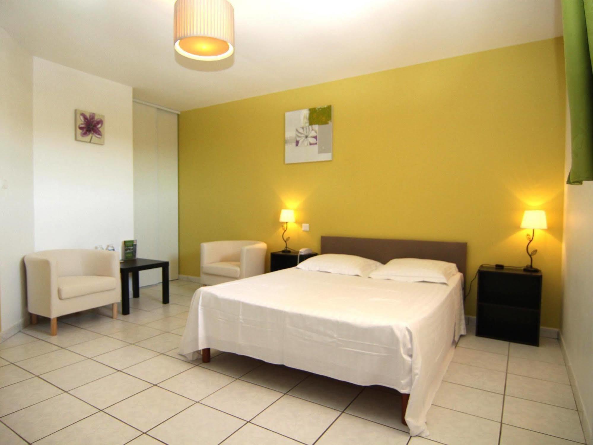 Hotel Le Grand Jardin Aujargues Exterior foto